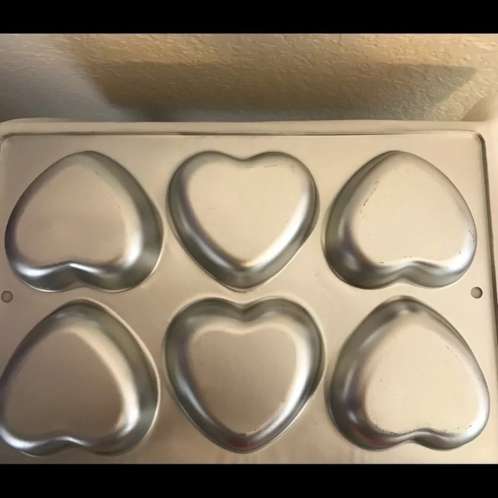 Wilton 1994 Heart Mini Cake Pan, 2 Cookie Cutters, Heart Cookie Cutters